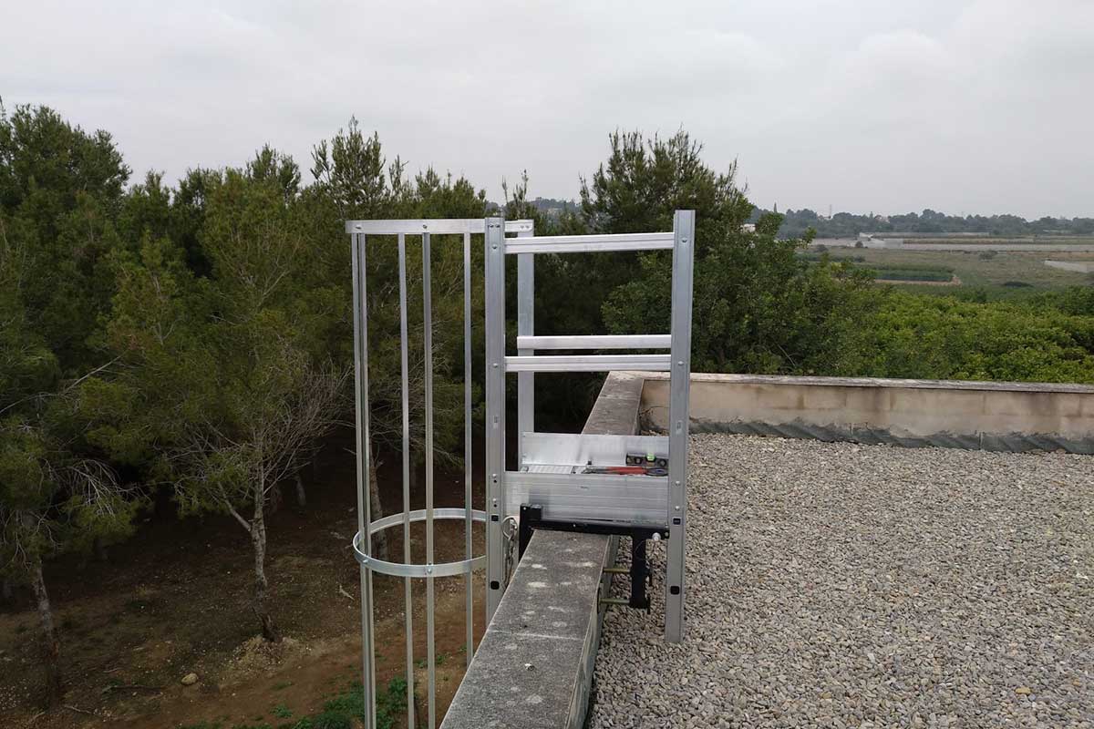 escaleras de acceso vertical