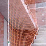 Ejemplo de red de seguridad en hueco de escalera
