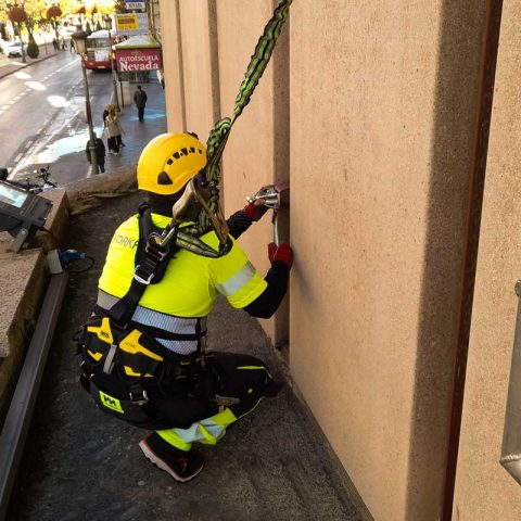Líneas de vida horizontales para trabajos en altura