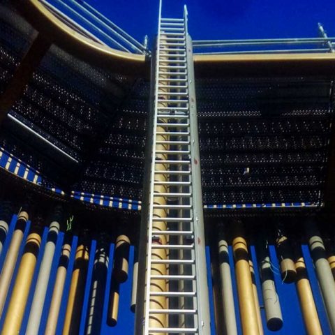escalera para acceder a la cubierta