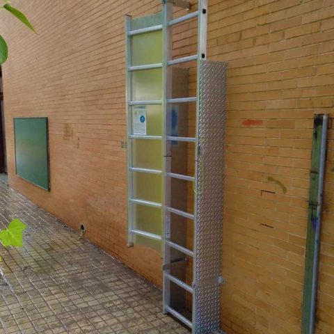 instalación de un sistema de seguridad para acceder a una cubierta