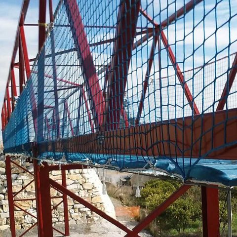 trabajo en altura sobre estructura metálica con seguridad