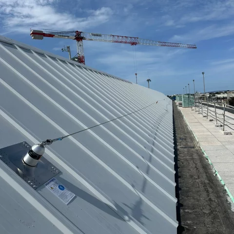 Instalación de línea de anclaje sobre cubierta de panel sándwich en el Aeropuerto de Mallorca