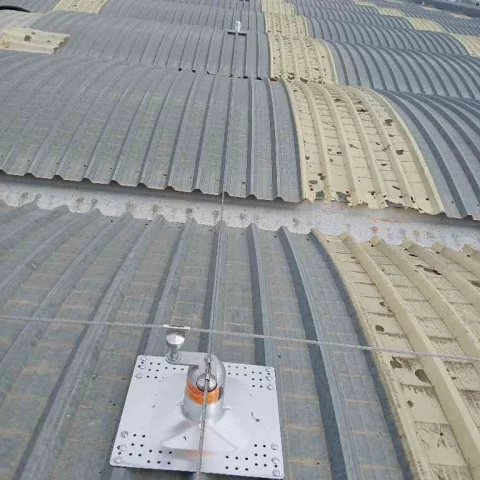 Instalación de Línea de Vida RoofAngel y Protección de Lucernarios